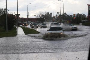 Evita en temporada de lluvias transitar por lugares que tienden a inundarse.
